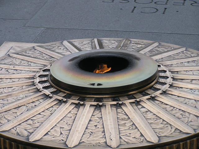 Bronze plaque at the Tomb of the Unknown SOldier