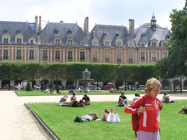 Place Des Vosges - Gardens