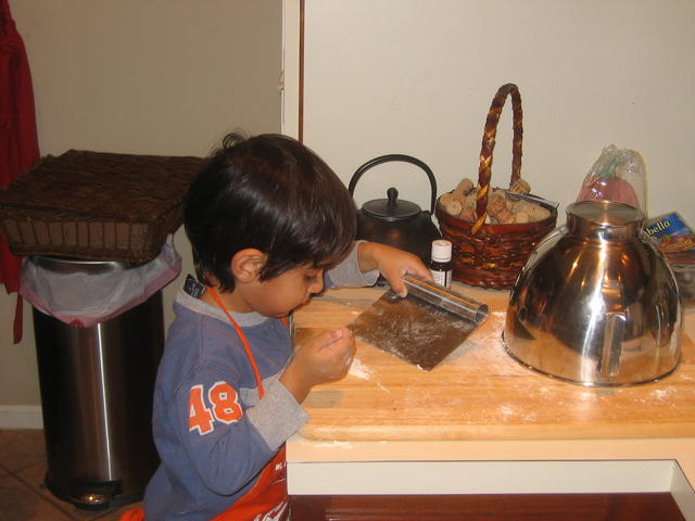 Pastry scraper