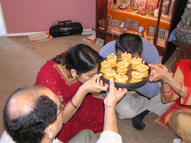 2-28-04_BardoliaPuja9